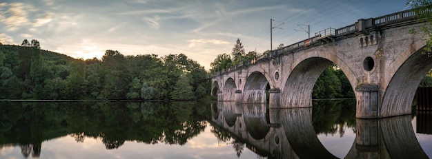 Historische Eisenbahnbrücke über die Mosel in Frankreich bei Nancy