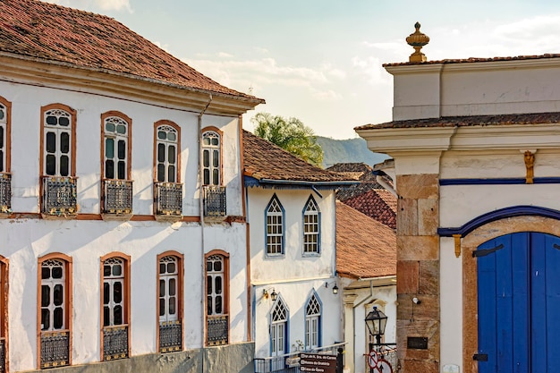 Historische Kolonialhäuser in der Stadt Ouro Preto im Inneren des Bundesstaates Minas Gerais, Brasilien