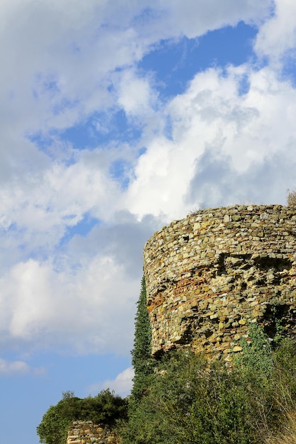 Historische Mauern der Burg Istanbul Yoros