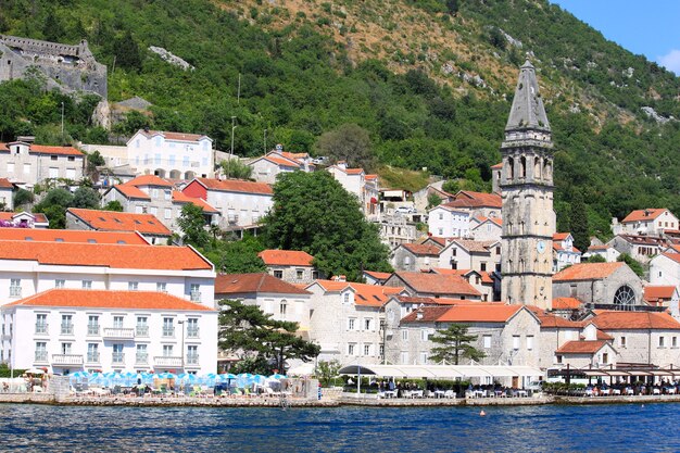 Historische Stadt Perast an der Bucht von Kotor im Sommer, Montenegro