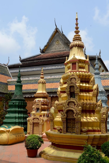 Historischer Tempel gegen den Himmel