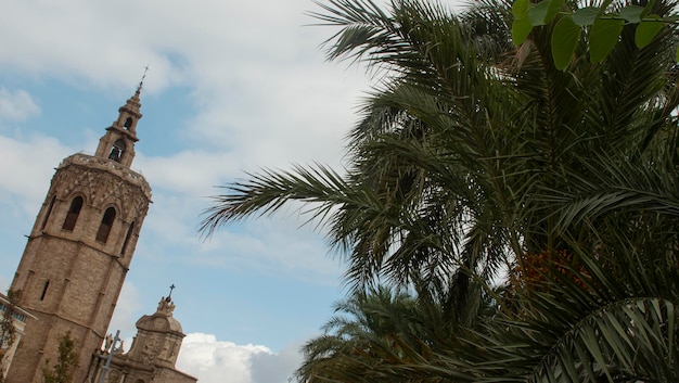 Historischer Turm von „El Miguelete“ neben der Kathedrale von Valencia, Spanien