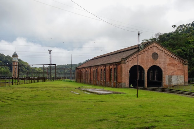 Historisches Dorf Paranapiacaba unter Nebel alter Bahnhof Santo Andre Brasilien