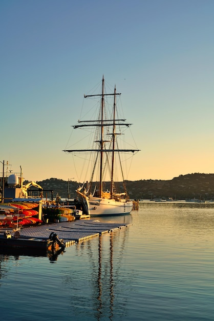 Foto historisches segelboot im hafen