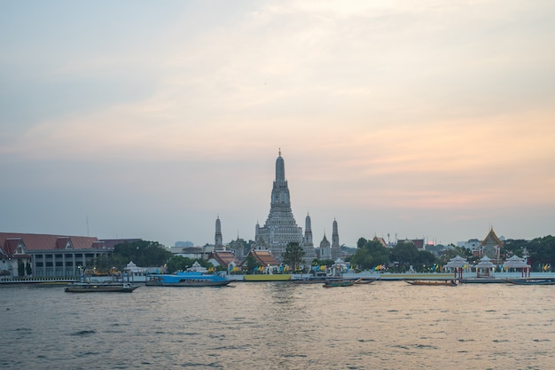 Hito del templo Wat Phra Kaew en Bangkok, Tailandia