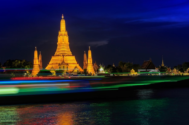 Hito de Wat Arun en la ciudad de Bangkok Tailandia