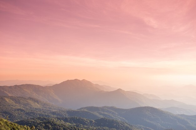 Hochgebirgslandschaft bei Sonnenuntergang