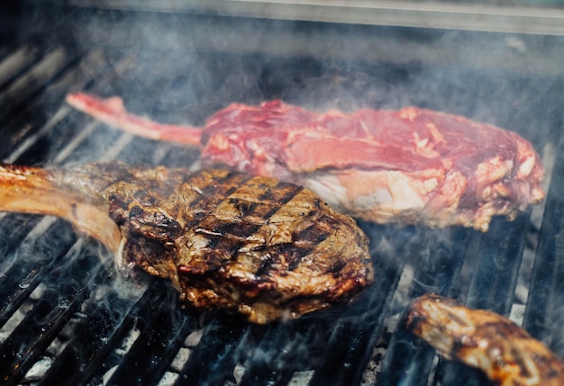 Hochwertiges argentinisches Fleisch für den Import, zubereitet auf dem Grill