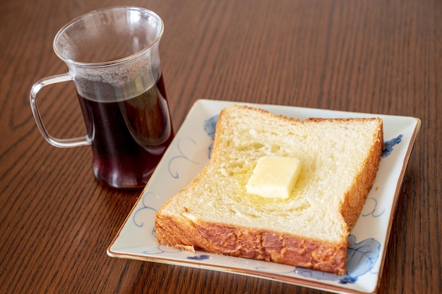 Hochwertiges Brot und Kaffee