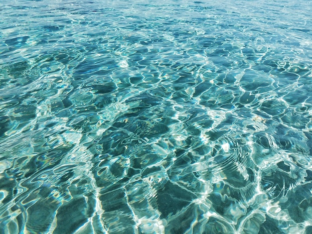 Hochwinkelansicht auf das Schwimmbad