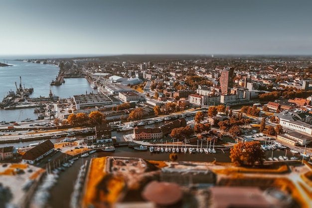 Hochwinkelansicht auf das Stadtbild gegen den Himmel