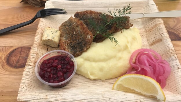 Foto hochwinkelansicht auf schwedisches essen auf einem teller