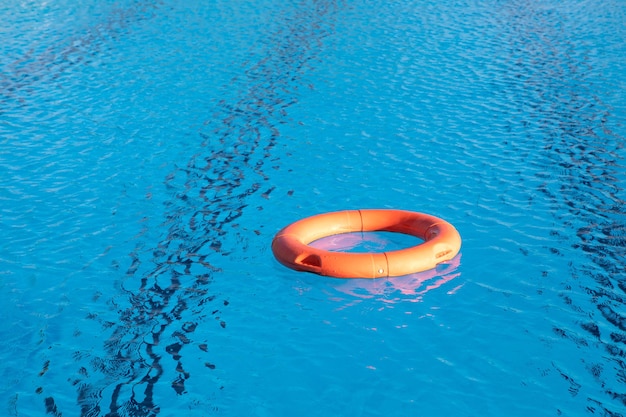 Foto hochwinkelansicht auf schwimmbad