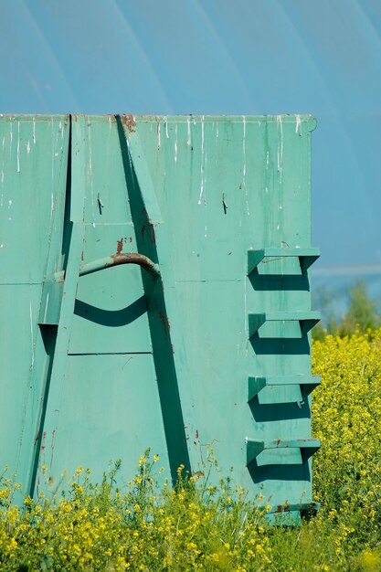 Foto hochwinkelansicht der gebauten struktur auf dem feld