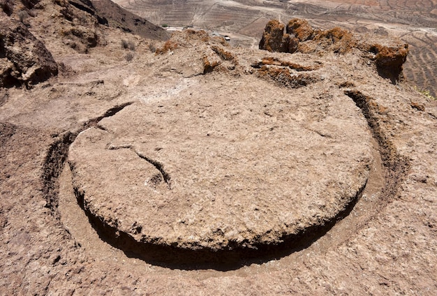 Foto hochwinkelansicht der herzform auf sand