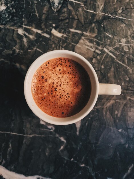 Foto hochwinkelansicht der kaffeetasse