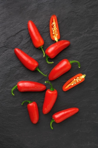 Hochwinkelansicht der roten Chilischoten