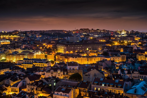 Hochwinkelansicht der Stadt bei Nacht