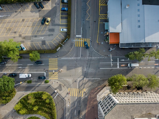 Hochwinkelansicht der Straße in der Stadt