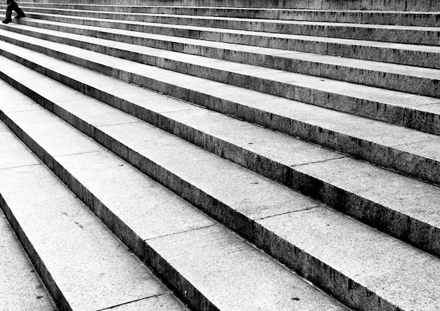 Foto hochwinkelansicht der treppe