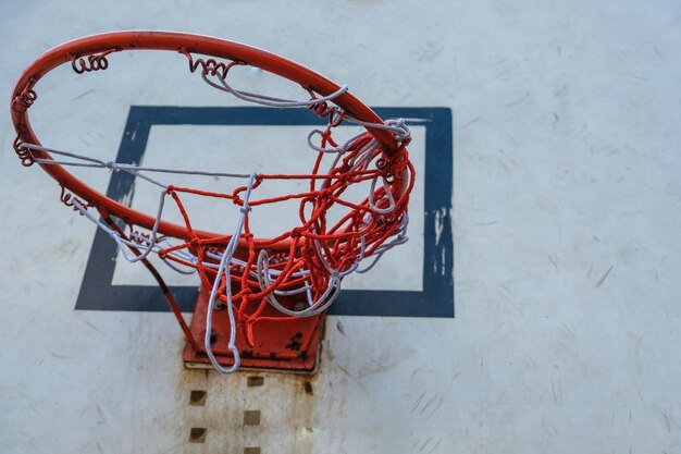 Hochwinkelansicht des Basketballhoops