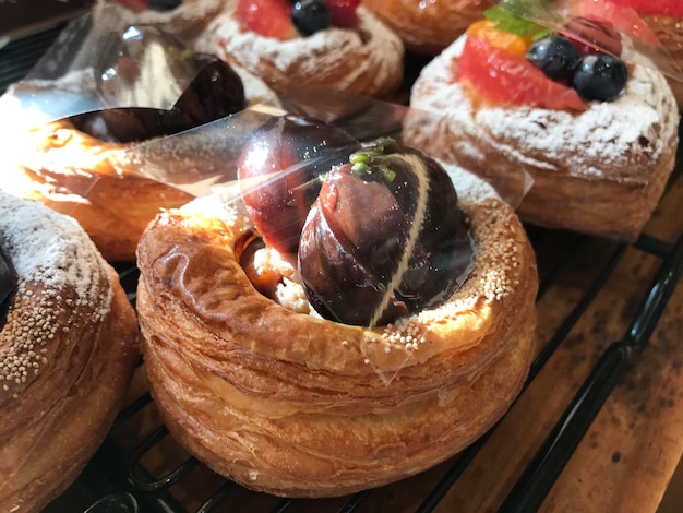 Foto hochwinkelansicht des desserts auf dem tisch