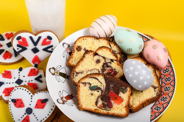 Foto hochwinkelansicht des frühstücks auf dem tisch