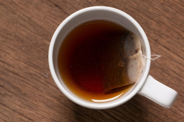 Hochwinkelansicht des Kaffees auf dem Tisch