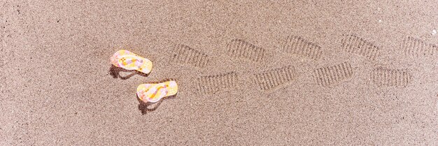 Hochwinkelansicht des Sandes am Strand