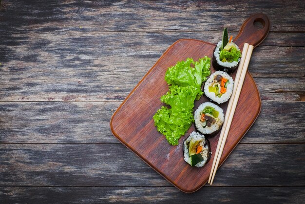 Foto hochwinkelansicht des sushi