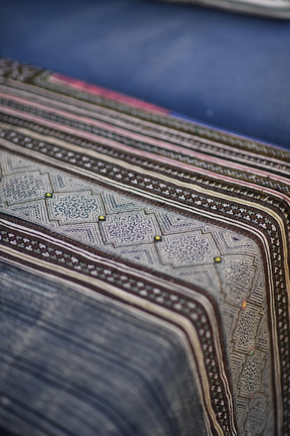Foto hochwinkelansicht des textiles auf dem tisch