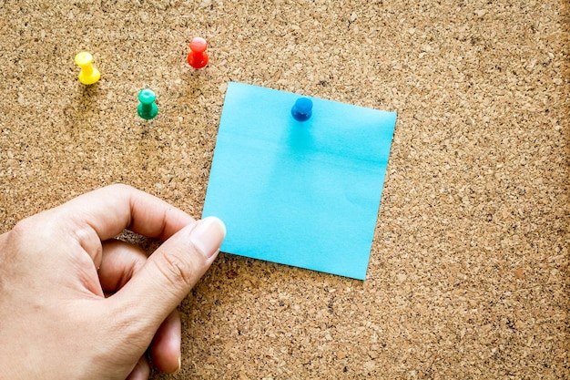 Foto hochwinkelansicht einer person, die papier hält