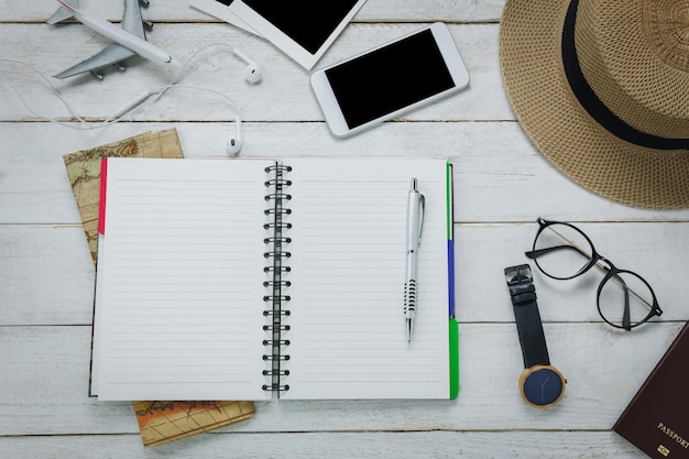 Hochwinkelansicht eines offenen Notebooks