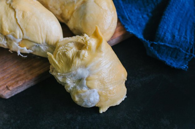 Foto hochwinkelansicht von bananen auf dem tisch