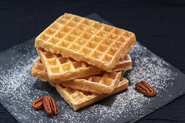 Foto hochwinkelansicht von eis auf dem tisch