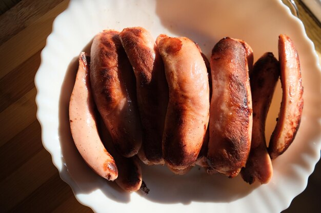 Foto hochwinkelansicht von fleisch auf dem grill