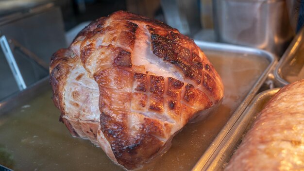 Foto hochwinkelansicht von fleisch in der pfanne