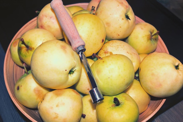 Foto hochwinkelansicht von früchten zum verkauf auf dem markt