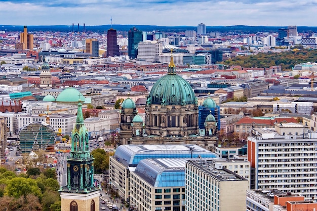 Hochwinkelansicht von Gebäuden in der Stadt