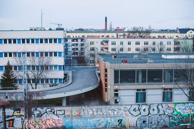 Foto hochwinkelansicht von gebäuden vor klarem himmel