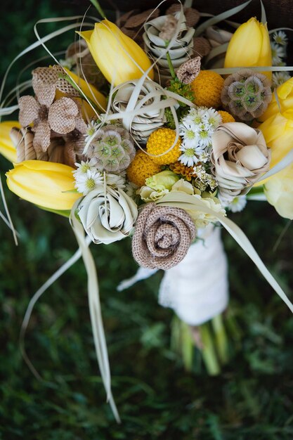 Foto hochwinkelansicht von künstlichen blumen