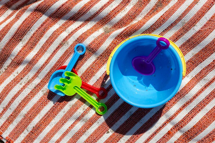 Foto hochwinkelansicht von spielzeug auf dem tisch
