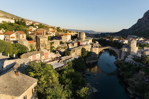 Hochwinkelansicht von Stari Grad über dem Fluss in der Stadt