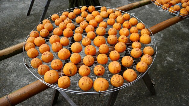 Foto hochwinkelansicht von süßem essen im behälter