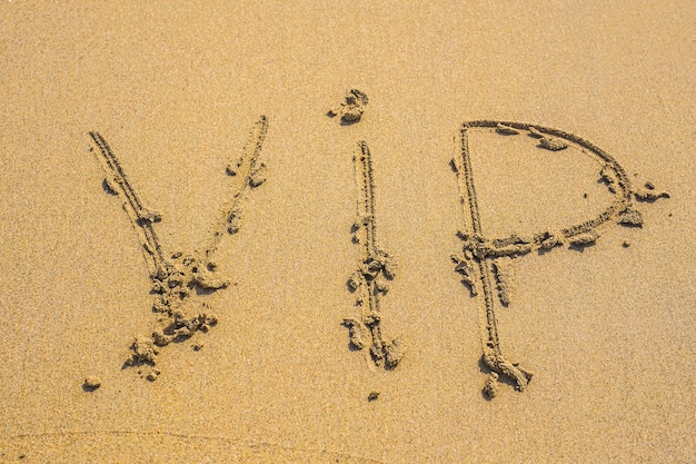 Foto hochwinkelansicht von text auf sand am strand