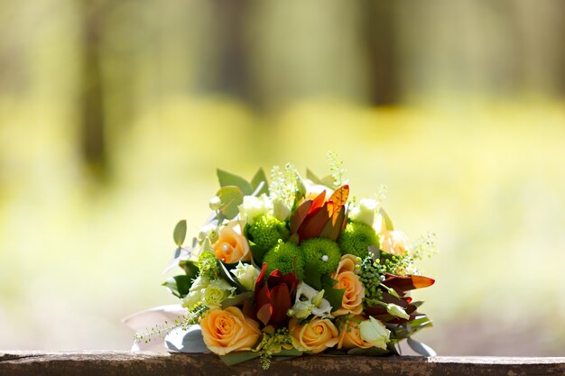 Hochzeit, Blumenstrauß der Braut. Dekoration für die feierliche Zeremonie.