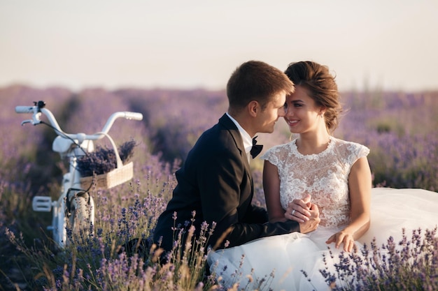 hochzeit glückliches paar braut und bräutigam