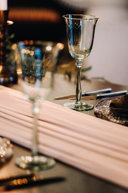 Hochzeit Tischdekoration auf dem Tisch im Schloss