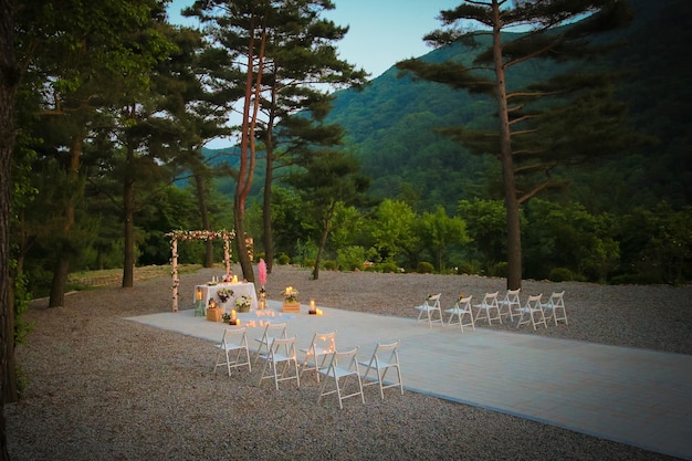 Hochzeiten im Freien dauern bis spät in die Nacht