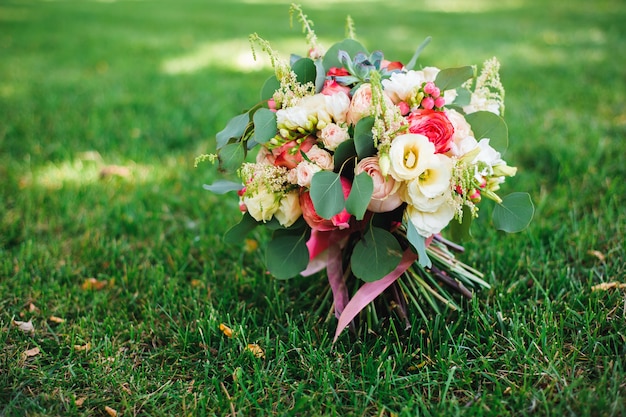 Hochzeitsblumenstrauß, bouqet von schönen Blumen am Mittwoch